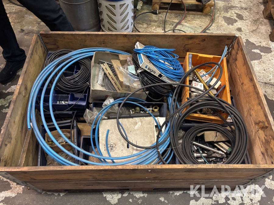 Pall med diverse tryckluftsdelar