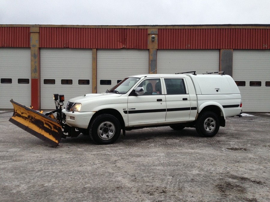 Pickup med hydr snöblad och flakkåpa