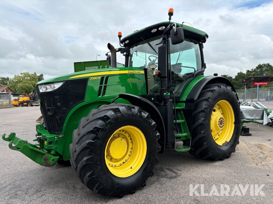 Traktor John Deere 7250R med frontlyft