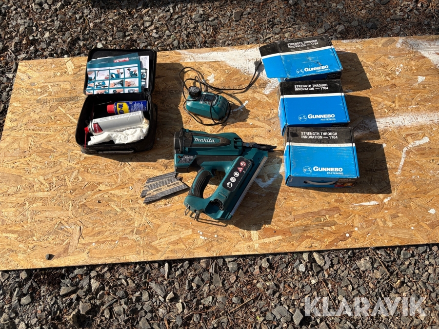Spikpistol Makita GN 900 med laddare och spik