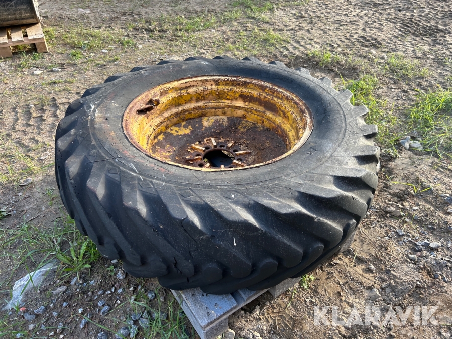 Däck med fälg 16.9-30