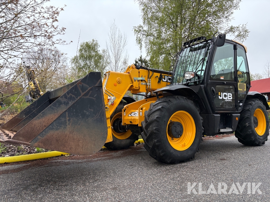 Telseskoplastare JCB 535-95 med gafflar och skopa