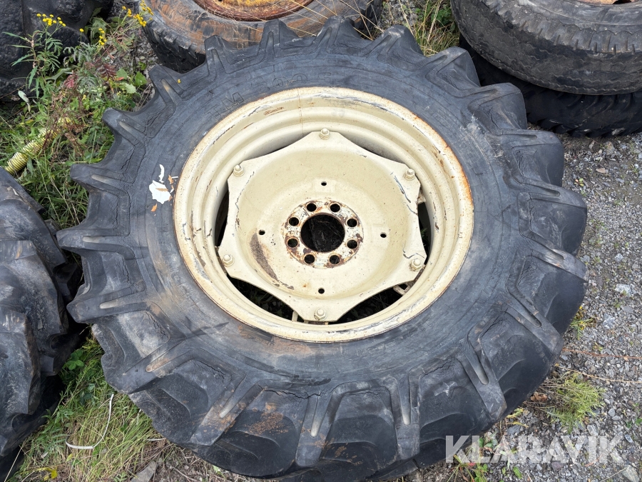 Traktordäck Pirelli Tm 300 S 16.9R30 1st med fälg