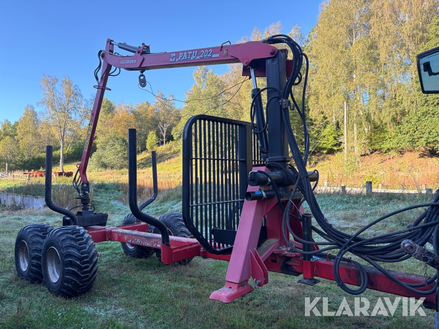 Skogsvagn Patu 9T med kran PATU 202