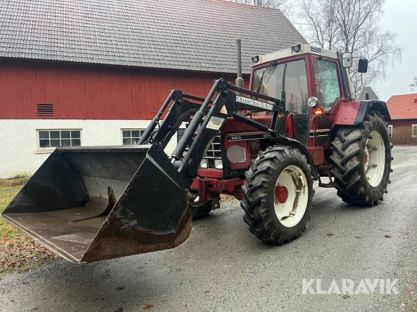 Traktor International 956 XL med lastare