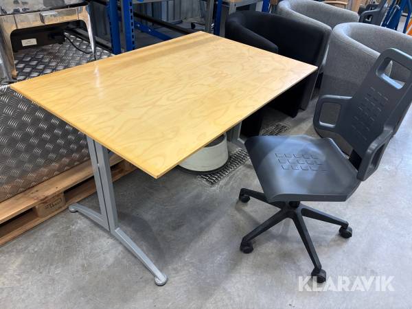 Skrivbord Kinnarps Asto 128ap med kontorsstol
