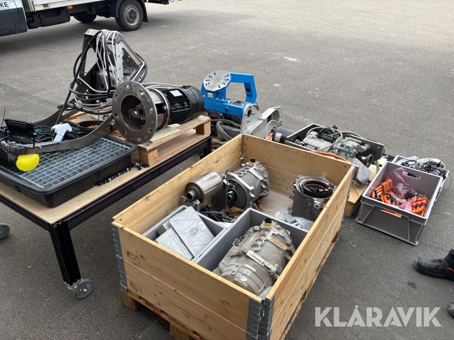 Diverse motorer, fixtrurer & mätutrustning 4st pall