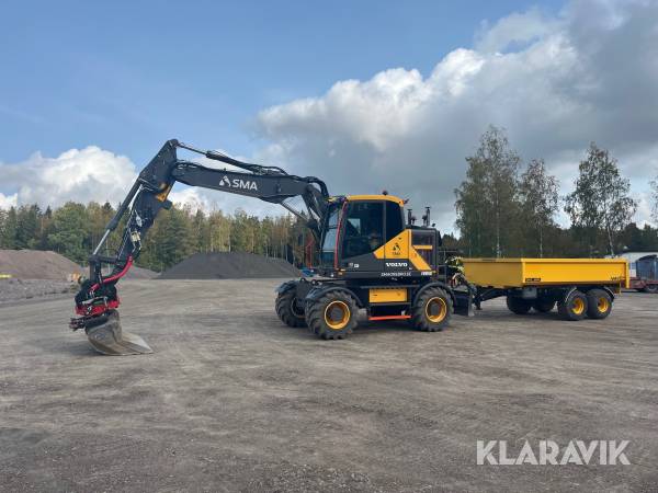Hjulgrävare Volvo EWR150E med dumpervagn  och planerskopa