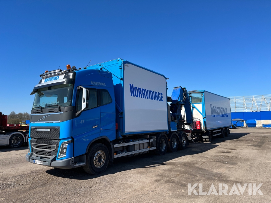 Lastbil med flishugg och kran Volvo FH16 8*4