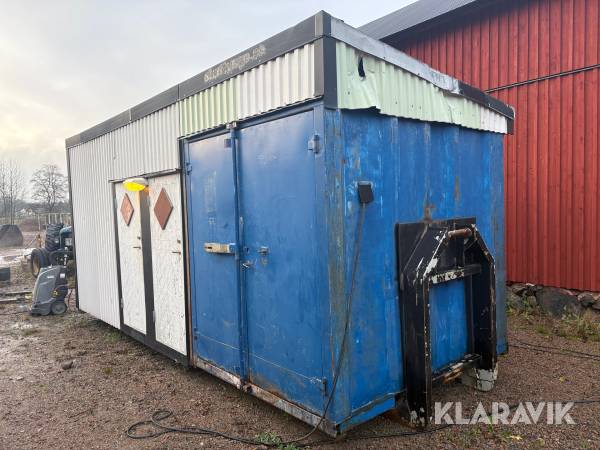 Personalvagn på lastväxlarram med uppvärmd container och toalett