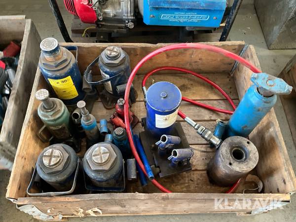 Domkrafter och portopover