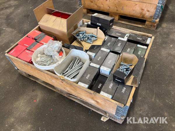 Pall med diverse fästelement