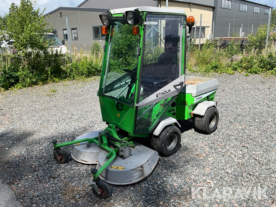 Redskapsbärare Egholm 2100 med redskap