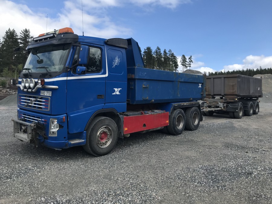 Plogutrustad tippbil med 3-axligtsläp luftfjädrat med sidotipp och låsbar dolly Volvo FH- 400 6X4