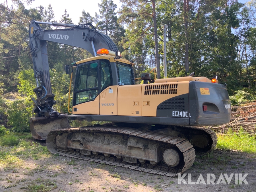 Grävmaskin Volvo EC240CL med tiltrotator och skopor