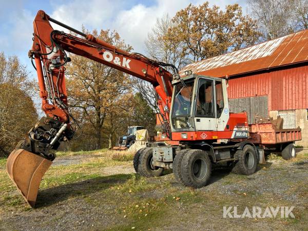 Grävmaskin O&K MH CITY med vagn och redskap