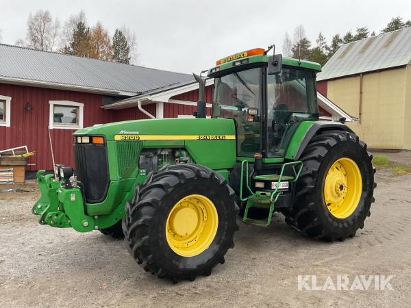 Traktor John Deere 8200