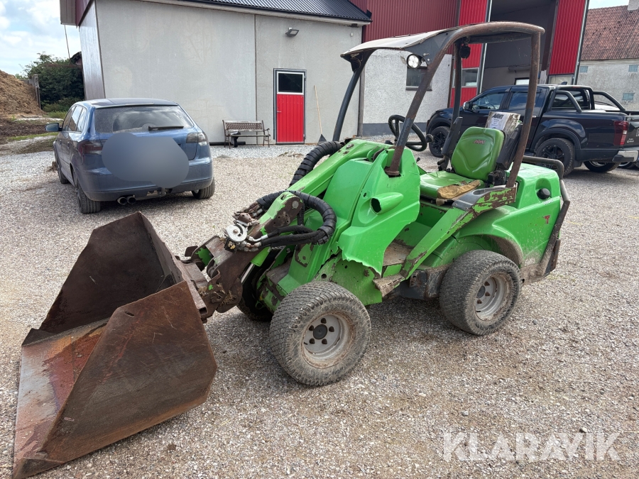 Kompaktlastare Avant 528 med skopa