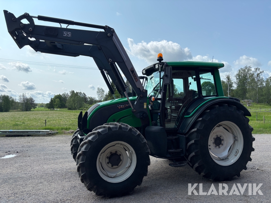 Traktor Valtra N141 med lastare