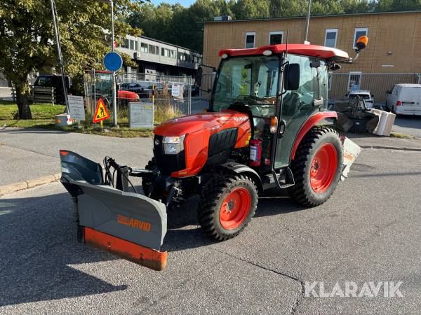 Traktor Kubota L2-452 med redskap