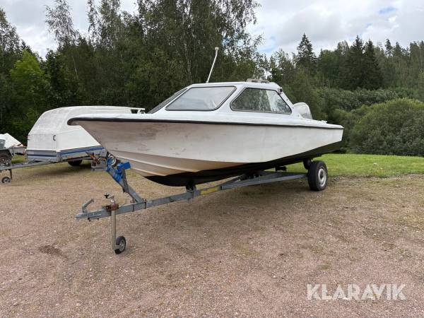 Båt med båtkärra
