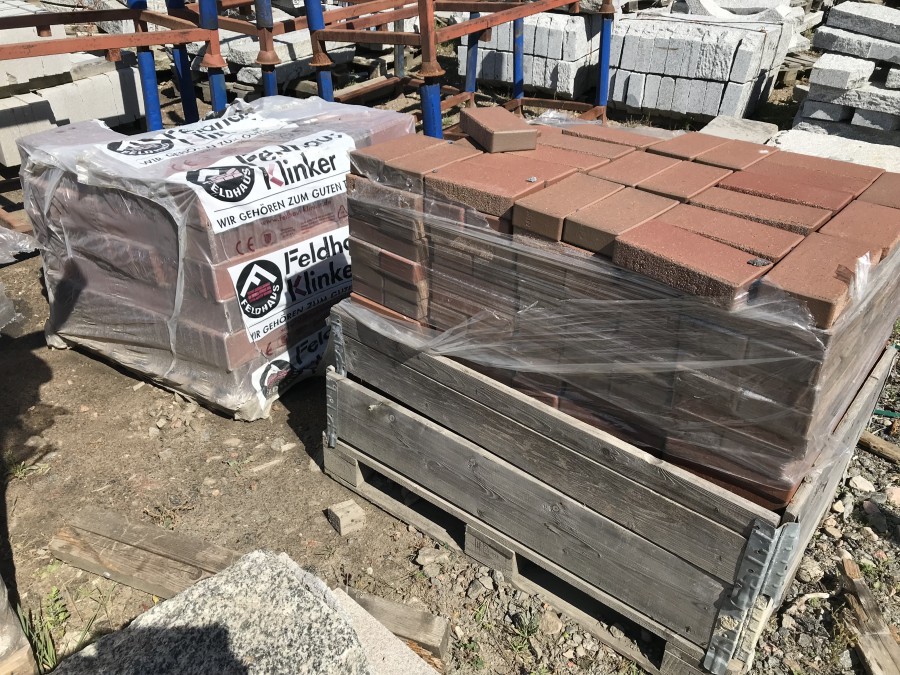 2 pallar med nytt marktegel