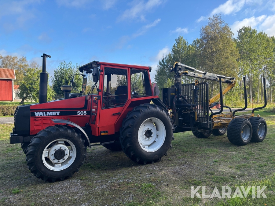 Traktor Valmet 505 med skogsvagn Moheda 120/4WD