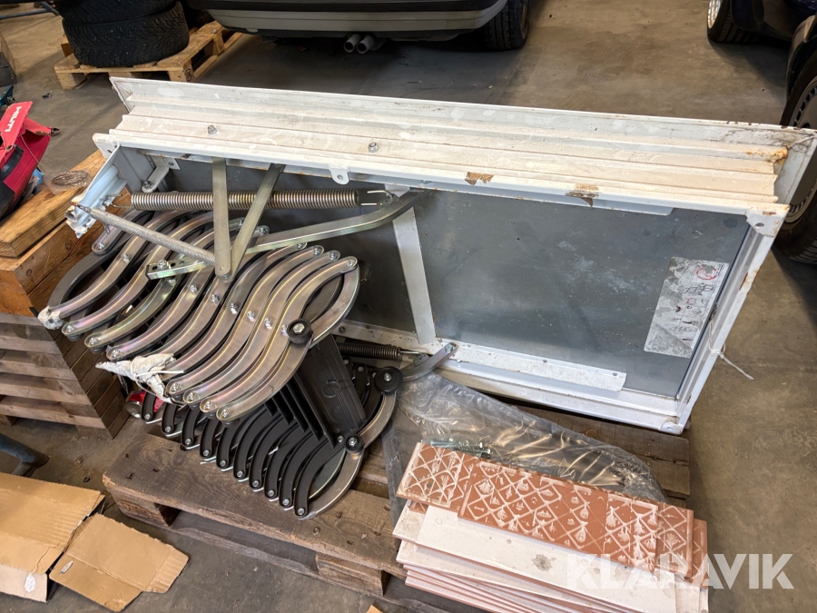 Vindslucka med stege Fakro brandklassad EW60