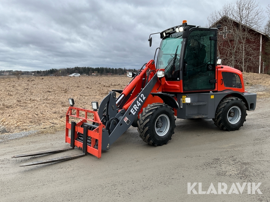 Hjullastare Everun ER412 med skopa gafflar och sandspridare