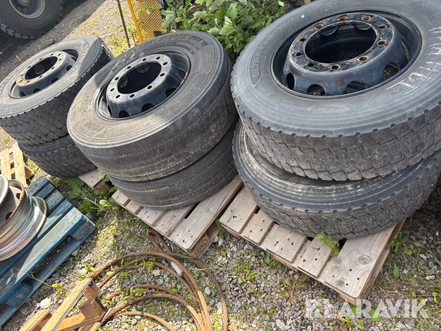 Lastbilshjul Bridgestone Goodyear med fälg 6st