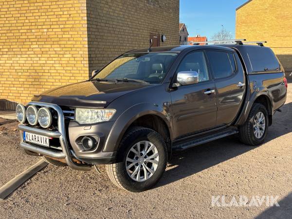 Pickup Mitsubishi L200 Double Cab med kåpa