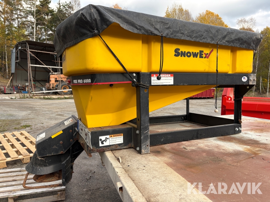 Sandspridare till pickup SnowEx Vee Pro 6000