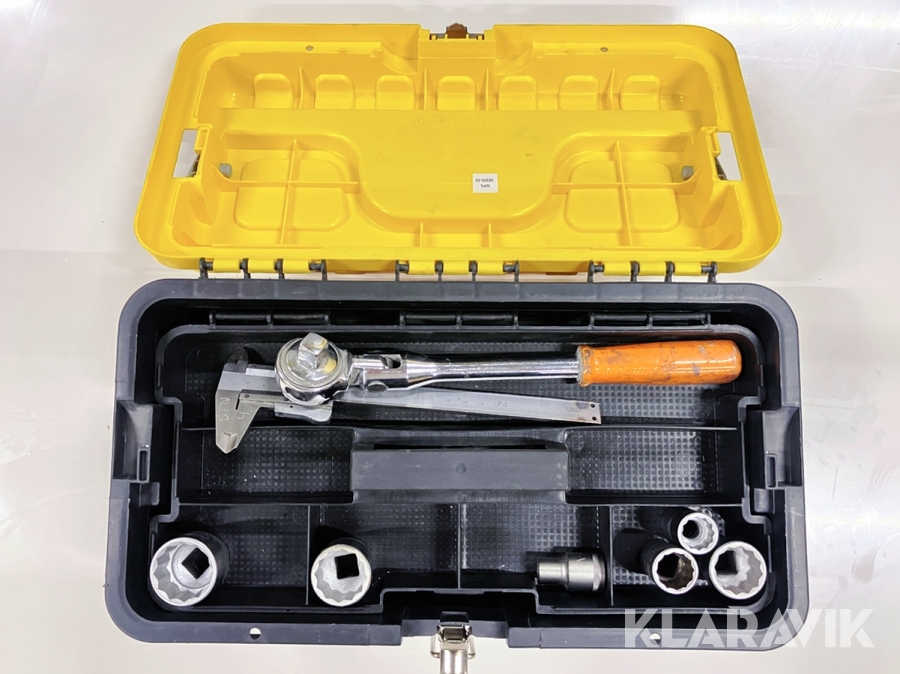 Verktygslåda med diverse handverktyg