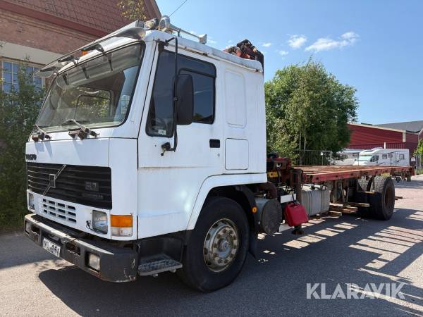 Veteranlastbil Volvo FL7 med tillbehör