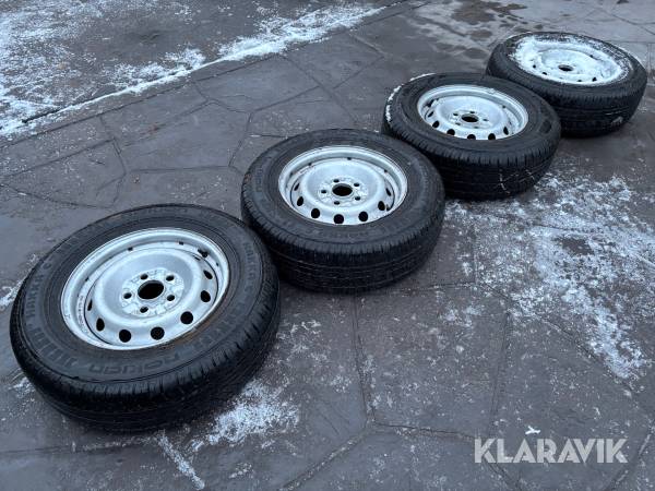 Däck med plåtfälgar Nokian 205/70R15C