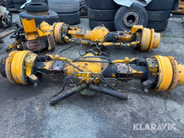 Fram och bakaxel med styrning till kranbil
