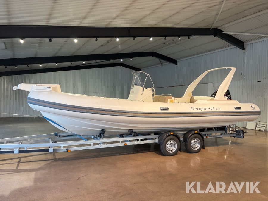 Ribbåt Capelli 770 med motor Suzuki DF 300hk