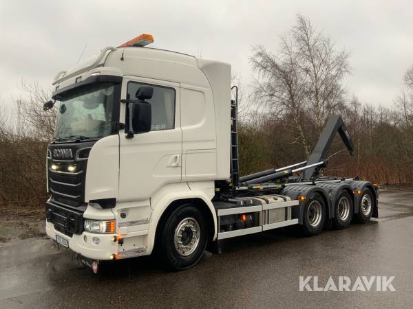 Lastväxlare Scania R580LB8x4 plogutrustad tridem