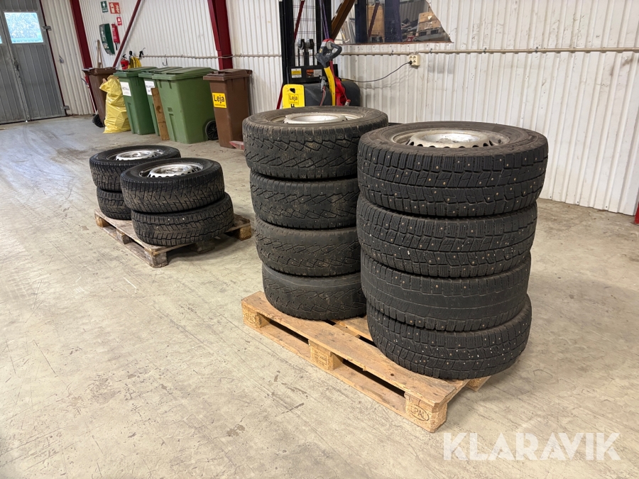 Dubbdäck med fälg 235/65/16C