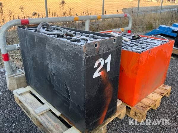 Truckbatterier 2st