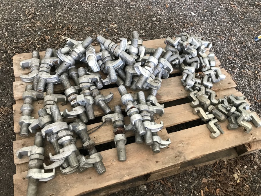 Pall med div containerfästen