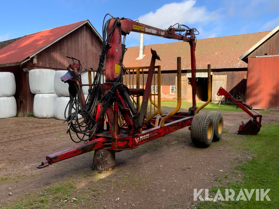 Skogsvagn Nokka-Koneet HK 2510 med kran och grävaggregat
