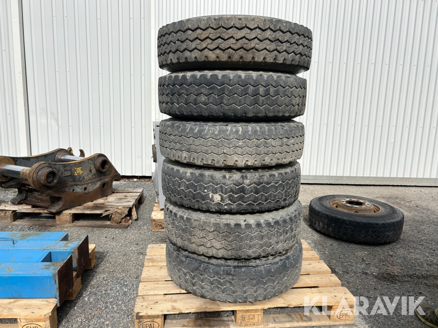 Däck med fälg 10R17.5 7st