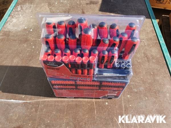 Skruvmejslar i vägghållare