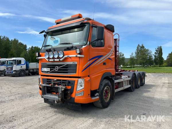 Lastväxlare Volvo FH 8x4 plogutrustad