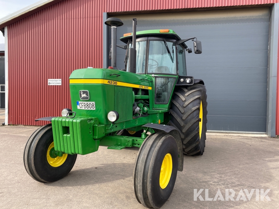 Veterantraktor John Deere 4230