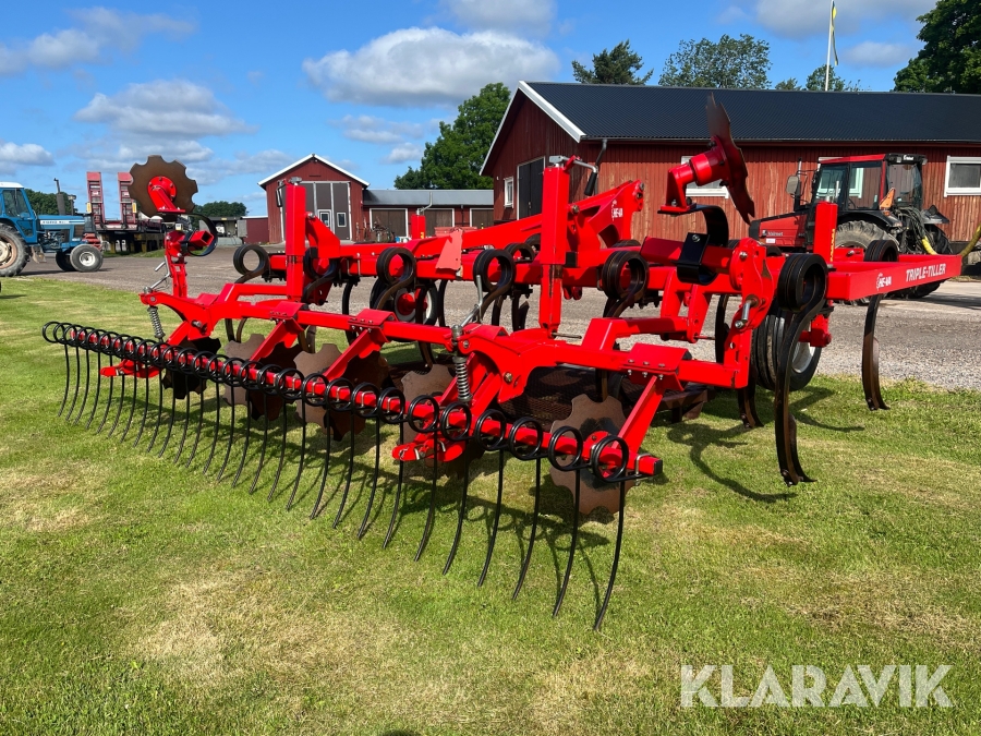 Kultivator med efterredskap He-va Triple-tiller