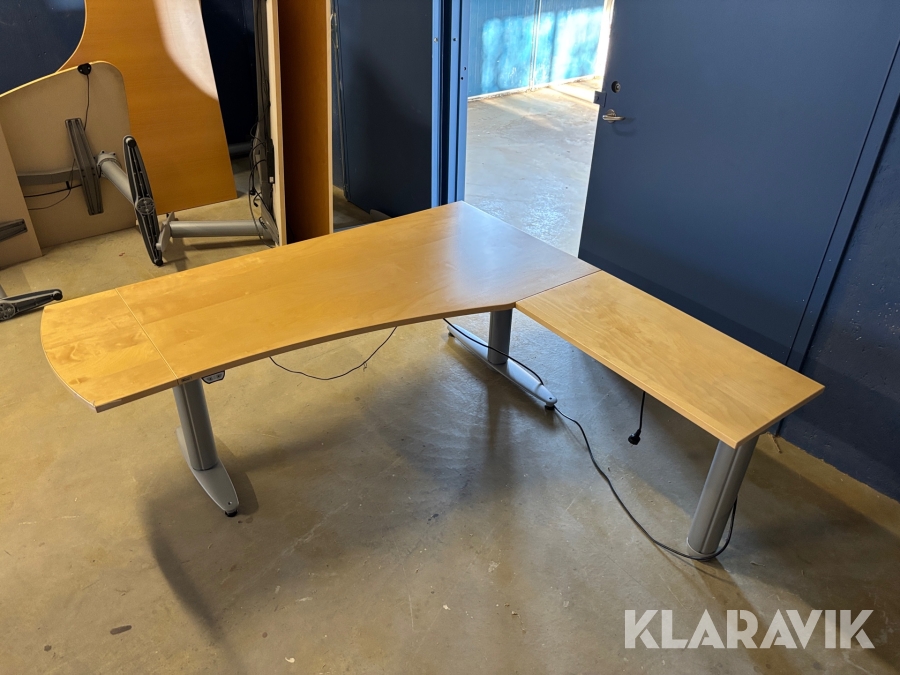 Skrivbord Kinnarps Serie t höj/sänkbart