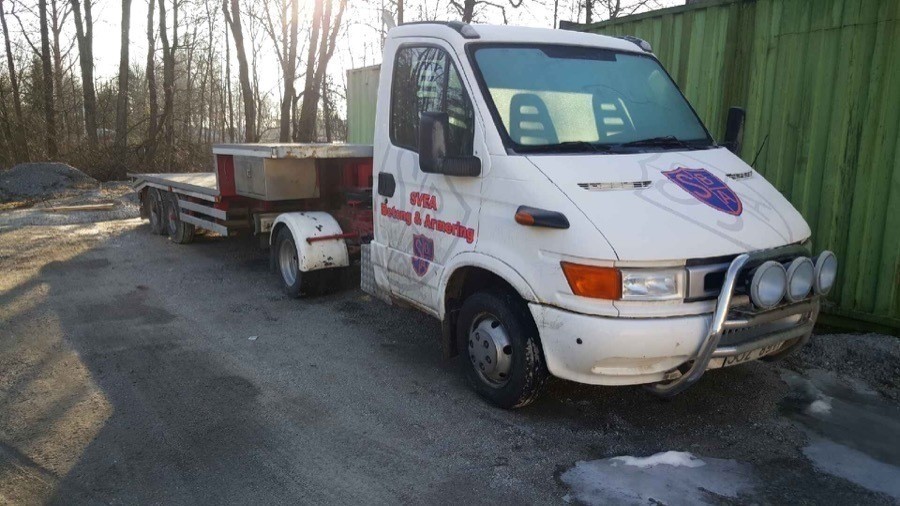 Dragbil med trailer (BESIKTIGAD)