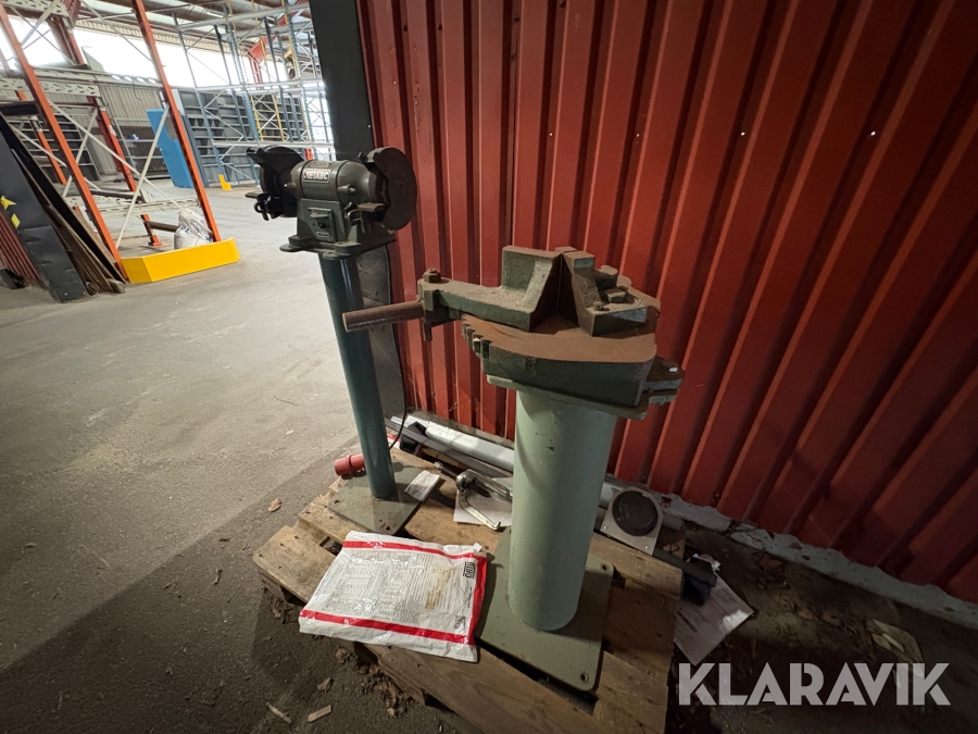 Pall med 1st bockningsverktyg samt 1st bänkslip Metabo